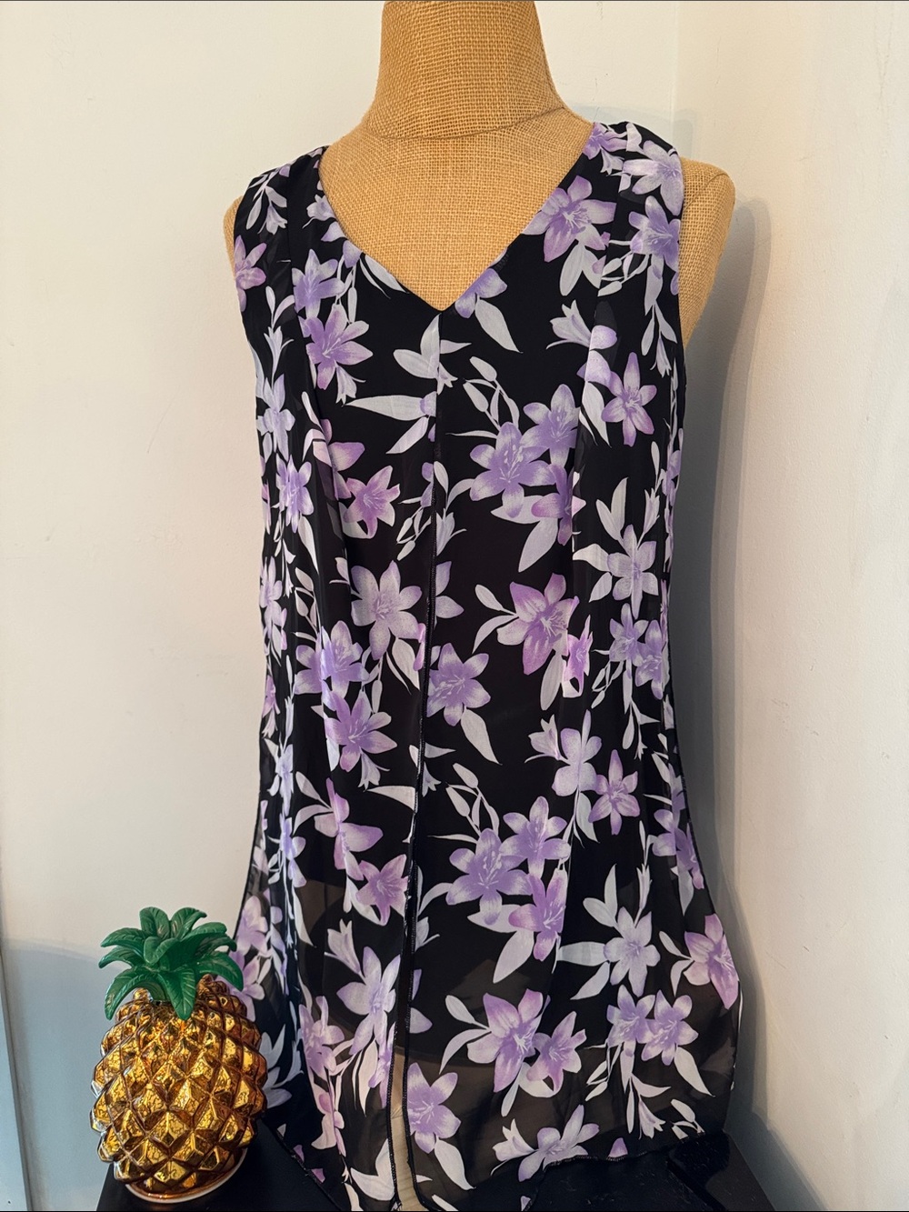 Floral V-Neck Sleeveless Camisole in Black and Lavender
